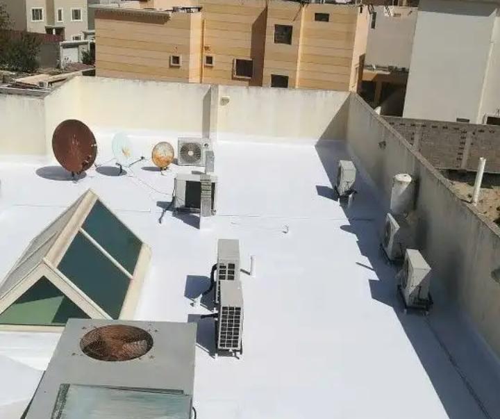 عوزال اسطح مائية